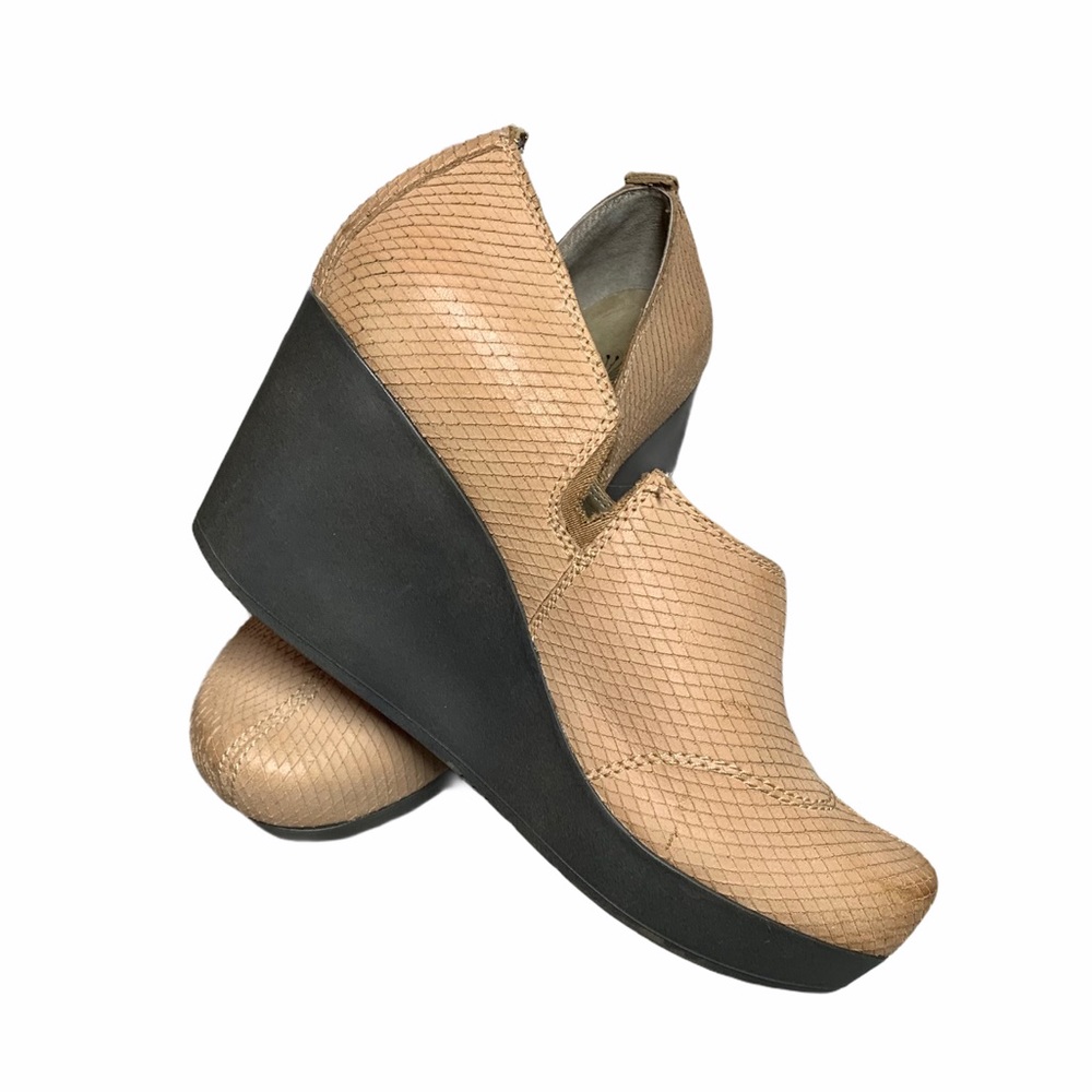 Otbt Women’s Wedge Shoe